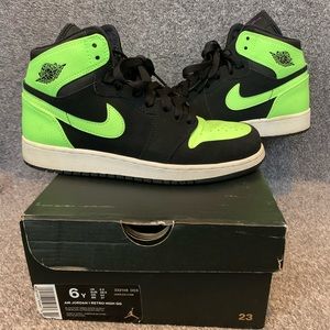 Jordan Retro 1 High “Ghost Green” (GS)